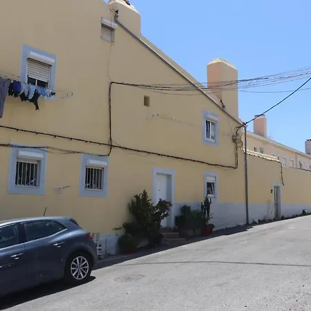 Lisbon, T2 Renewed Duplex With River View, Beato, ליסבון