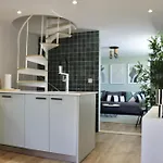 Lisbon, T2 Renewed Duplex With River View, Beato, Lisboa