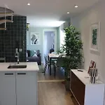 Appartement Lisbon, T2 Renewed Duplex With River View, Beato,