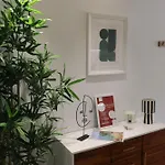 Lisbon, T2 Renewed Duplex With River View, Beato, Appartement *