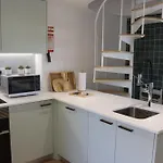 Lisbon, T2 Renewed Duplex With River View, Beato, Appartement Lisboa