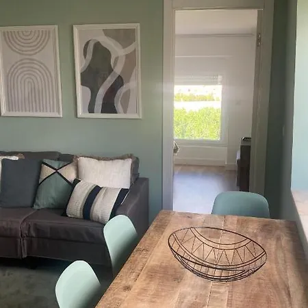 Lisbon, T2 Renewed Duplex With River View, Beato, アパート リスボン