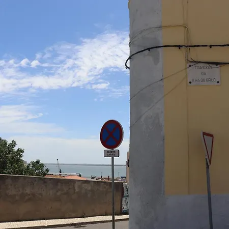 아파트 Lisbon, T2 Renewed Duplex With River View, Beato, *