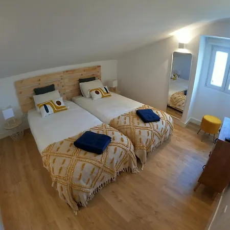 Lisbon, T2 Renewed Duplex With River View, Beato
