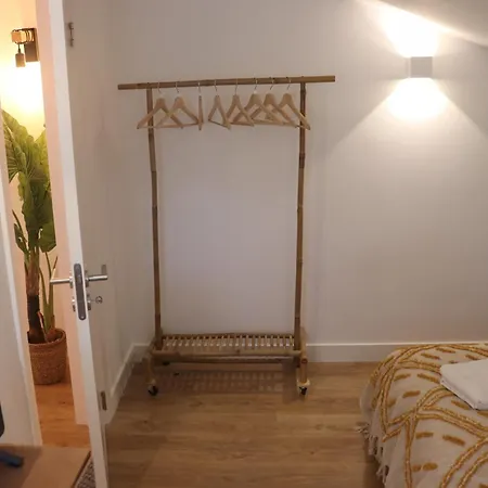 아파트 Lisbon, T2 Renewed Duplex With River View, Beato,