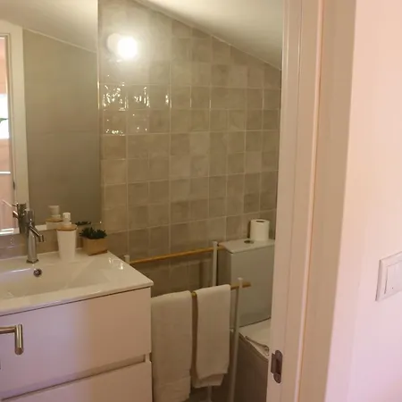 Lisbon, T2 Renewed Duplex With River View, Beato *