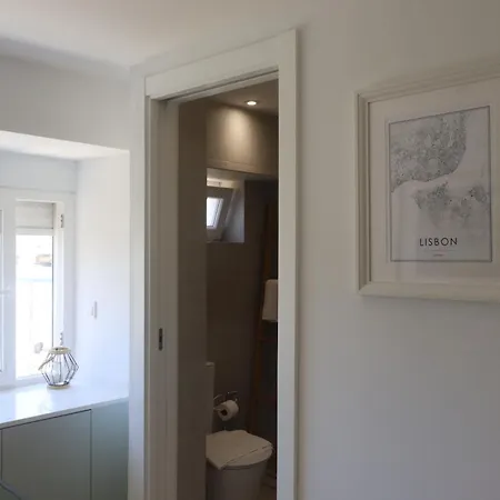 Lisbon, T2 Renewed Duplex With River View, Beato, Appartement Lisboa