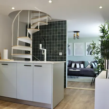 Lisbon, T2 Renewed Duplex With River View, Beato Lisboa