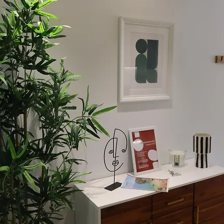 Lisbon, T2 Renewed Duplex With River View, Beato, アパート *
