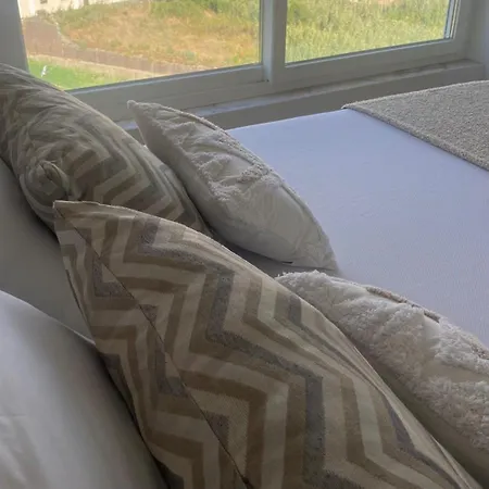 Apartman Lisbon, T2 Renewed Duplex With River View, Beato,