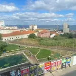 Lisbon, T2 Renewed Duplex With River View, Beato, Apartmán Lisboa