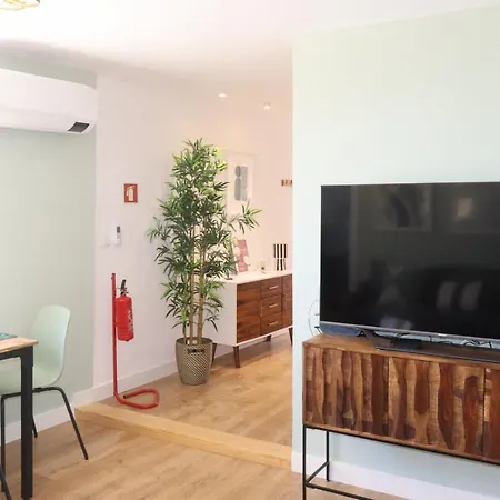 Lisbon, T2 Renewed Duplex With River View, Beato, Апартаменты