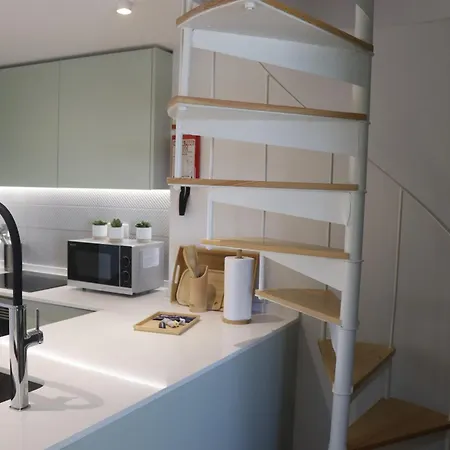 Апартаменты Lisbon, T2 Renewed Duplex With River View, Beato,