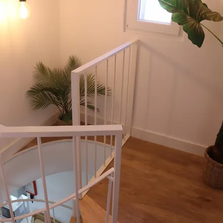 Апартаменты Lisbon, T2 Renewed Duplex With River View, Beato, *