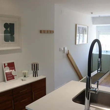 Lisbon, T2 Renewed Duplex With River View, Beato, Апартаменты