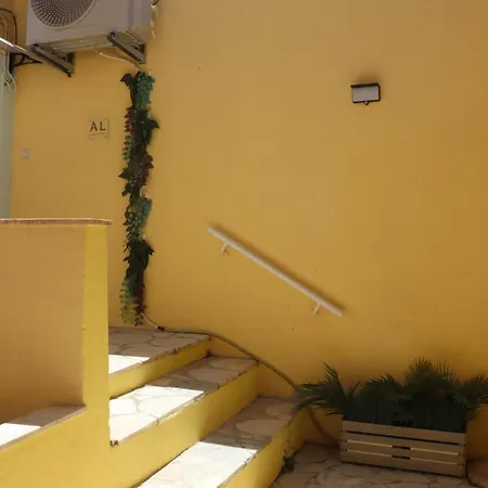 Апартаменты Lisbon, T2 Renewed Duplex With River View, Beato, Лиссабон